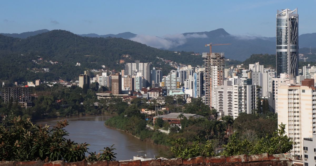 Tempo Blumenau previsão indica tempo firme e calor neste fim de semana