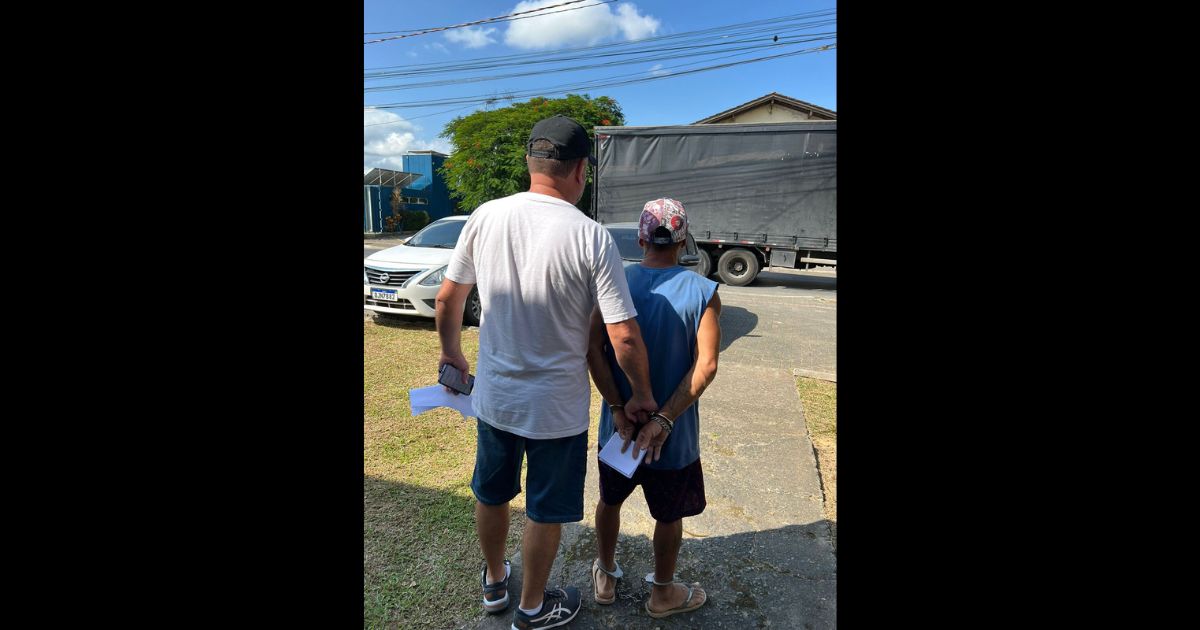 Homem foragido por homicídio roubo e violência doméstica é preso em Ilhota