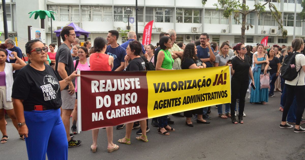 Trabalhadores Do Servi O P Blico De Blumenau Aprovam Reivindica Es