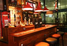 Container adiciona sabor cosmopolita da Inglaterra à tradição cervejeira de Blumenau