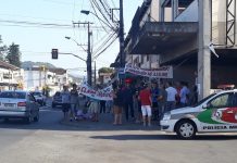 Comunidade protesta contra furtos e abandono de imóveis na Itoupava Norte