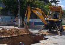 Adutora rompe, abre cratera na rua Benjamin Constant e seca torneiras