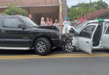 Mulher fica ferida em acidente no bairro da Velha, em Blumenau