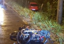 Jovem fica ferido em acidente entre carro e moto na Rodovia Jorge Lacerda