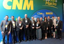 Prefeitos da região participam de marcha em defesa dos municípios