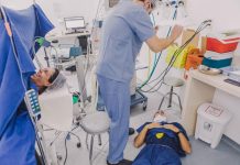 Pai desmaia no nascimento do filho e imagem viraliza