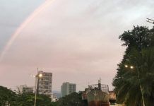 Arco-íris se forma no Centro de Blumenau nesta segunda