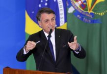 Bolsonaro assina novas regras para atiradores esportivos e caçadores