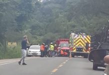 Acidente entre carro e moto na BR-470 mobiliza bombeiros