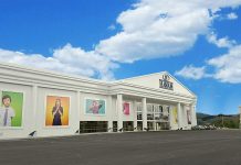 Família é feita refém dentro do carro no estacionamento de cinema, em Indaial