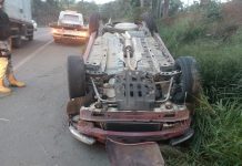 Motorista alcoolizada capota veículo na BR-470, em Pouso Redondo
