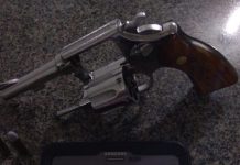 Homem em atitude suspeita é preso por porte ilegal de arma