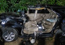Motorista fica gravemente ferido após batida entre carro e caminhão na BR-470