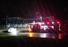 Carro bate em poste na BR-470 e vítimas desaparecem antes da chegada dos bombeiros