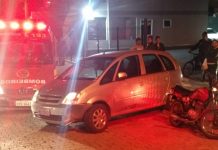 Motociclista fica gravemente ferido em acidente com carro, no Água Verde