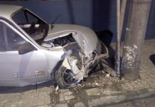 Homem bate em poste a caminho do trabalho, em Blumenau