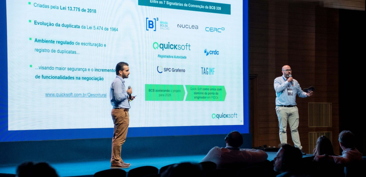 co-CEOs apresentando a empresa e a duplicata escritural no evento Spectra Private Markets Conference