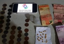Jovem monitorado por tornozeleira eletrônica é preso com 18 pedras de crack em Blumenau