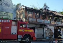 Incêndio em Ilhota deixou homem ferido e cerca de 10 motos destruídas