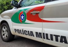Homem descumpre medida protetiva e espera ex-companheira na frente do trabalho em Blumenau
