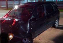 Mulher alcoolizada bate carro em poste em Timbó e duas crianças ficam feridas