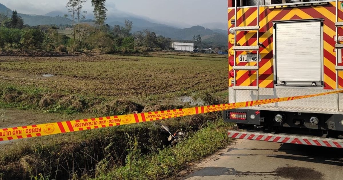 Corpo de homem é encontrado em córrego em Itajaí