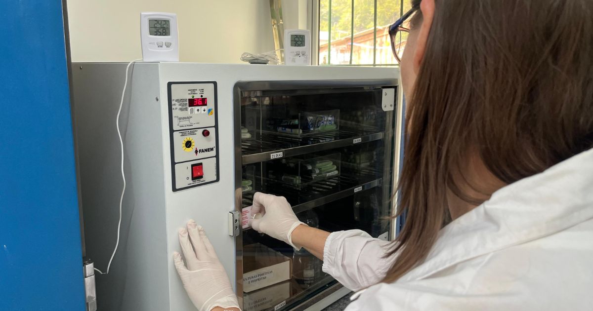 Lacen regional na área de biologia médica passa a atuar com o laboratório municipal de blumenau