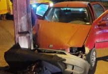 Homem é preso após colidir carro contra poste em Indaial; motorista admitiu uso de álcool e drogas indaial