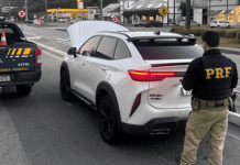 Homem que comprou carro roubado em Blumenau é preso durante fiscalização em Itapema