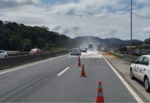 BR-470 tem uma das pistas liberadas após engavetamento com caminhões em Indaial BR-470