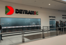 Agência do Detran é inaugurada em Blumenau e primeiras carteiras do “CNH Emprego na Pista” são entregues