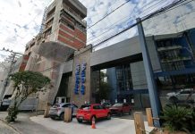 Estrutura de hospital em Blumenau desaba durante atendimentos e deixa uma pessoa morta e outras feridas