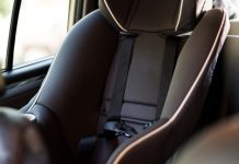 Pai esquece chave e bebê fica preso dentro de carro na BR-470, em Blumenau Blumenau