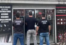 VÍDEO – Homem é preso em Blumenau por integrar esquema de desbloqueio de celulares roubados